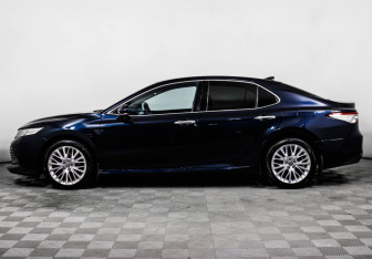 Подержанный автомобиль Toyota Camry Sedan 2020 года (8 фото)