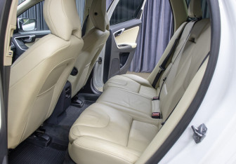 Подержанный автомобиль Volvo XC60 2013 года (12 фото)