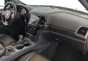 Подержанный автомобиль Jeep Grand Cherokee 2020 года (13 фото)