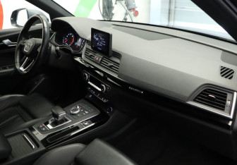 Подержанный автомобиль Audi Q5 2018 года (20 фото)