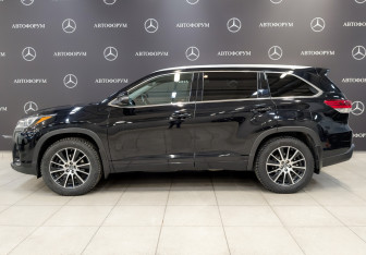 Подержанный автомобиль Toyota Highlander 2018 года (8 фото)