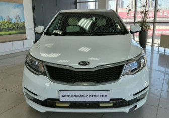Подержанный автомобиль Kia Rio Hatchback 2016 года (2 фото)