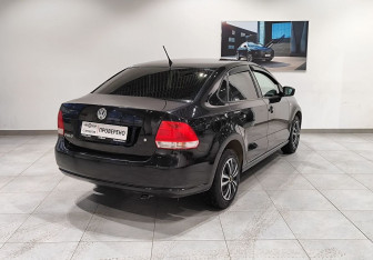 Подержанный автомобиль Volkswagen Polo Sedan 2014 года (5 фото)