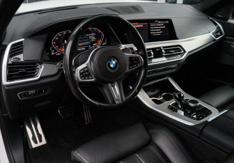 Подержанный автомобиль BMW X5 2020 года (13 фото)