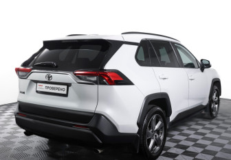 Подержанный автомобиль Toyota RAV4 2021 года (5 фото)