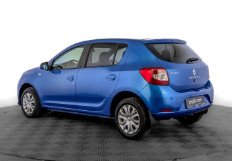 Подержанный автомобиль Renault Sandero 2014 года (7 фото)