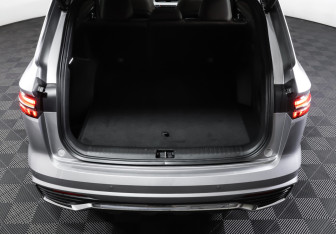 Подержанный автомобиль Geely Monjaro 2024 года (10 фото)