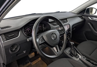 Подержанный автомобиль Skoda Octavia Liftback 2020 года (16 фото)