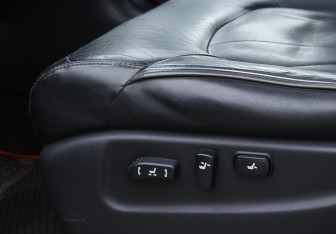 Подержанный автомобиль Infiniti QX56 2011 года (22 фото)
