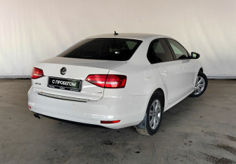 Подержанный автомобиль Volkswagen Jetta Sedan 2015 года (6 фото)