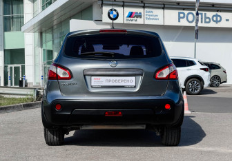 Подержанный автомобиль Nissan Qashqai 2010 года (6 фото)
