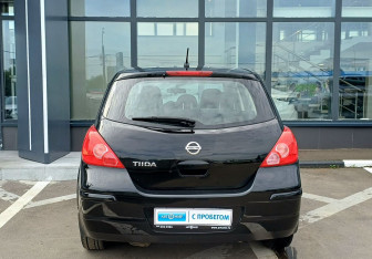 Подержанный автомобиль Nissan Tiida Hatchback 2007 года (6 фото)