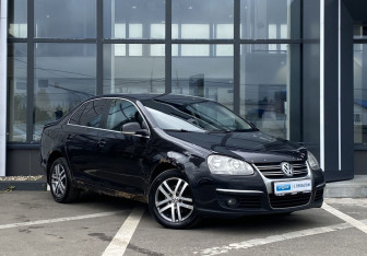 Подержанный автомобиль Volkswagen Jetta Sedan 2009 года (3 фото)