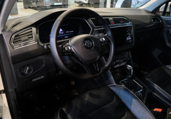 Подержанный автомобиль Volkswagen Tiguan 2018 года (14 фото)