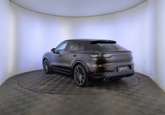 Подержанный автомобиль Porsche Cayenne 2019 года (7 фото)