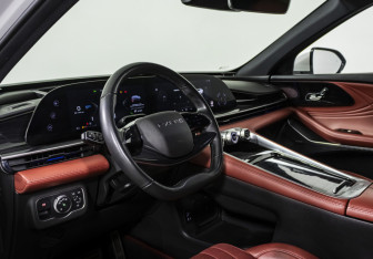 Подержанный автомобиль Exeed RX 2023 года (10 фото)