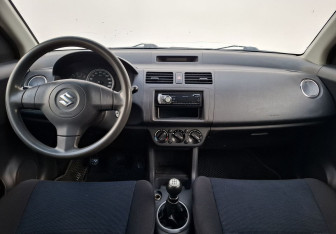 Подержанный автомобиль Suzuki Swift Hatchback 2006 года (12 фото)