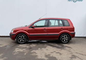 Подержанный автомобиль Ford Fusion 2007 года (8 фото)