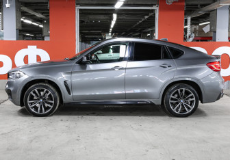 Подержанный автомобиль BMW X6 2017 года (8 фото)