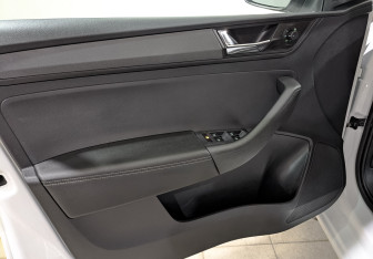 Подержанный автомобиль Skoda Rapid Liftback 2021 года (19 фото)