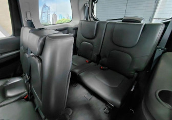 Подержанный автомобиль Nissan Pathfinder 2013 года (17 фото)