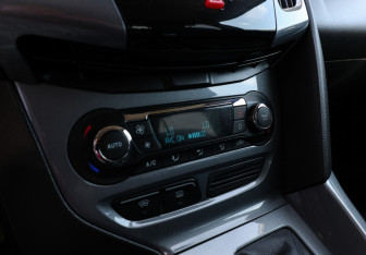 Подержанный автомобиль Ford Focus Hatchback 2012 года (18 фото)