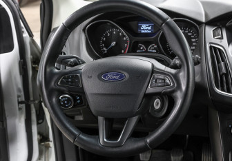 Подержанный автомобиль Ford Focus Hatchback 2016 года (17 фото)