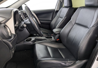 Подержанный автомобиль Toyota RAV4 2019 года (21 фото)