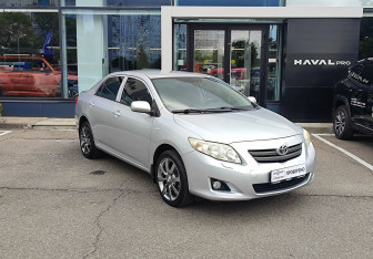 Подержанный автомобиль Toyota Corolla Sedan 2008 года (3 фото)