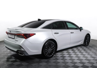Подержанный автомобиль Toyota Avalon 2022 года (5 фото)