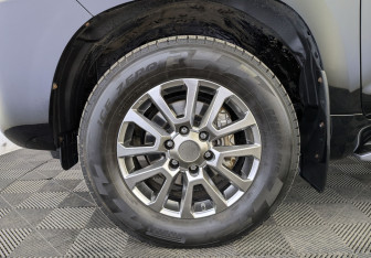 Подержанный автомобиль Toyota Land Cruiser Prado 2019 года (12 фото)
