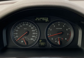 Подержанный автомобиль Volvo C30 2008 года (22 фото)