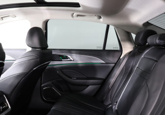 Подержанный автомобиль Hongqi H5 2024 года (11 фото)