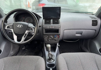 Подержанный автомобиль Hyundai Accent Sedan 2005 года (9 фото)