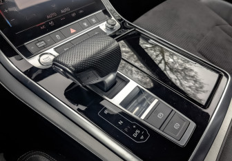 Подержанный автомобиль Audi Q8 2019 года (26 фото)