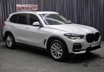 Подержанный автомобиль BMW X5 2021 года (3 фото)