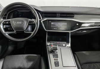 Подержанный автомобиль Audi A7 2023 года (12 фото)
