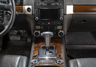 Подержанный автомобиль Volkswagen Touareg 2009 года (14 фото)