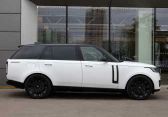 Подержанный автомобиль Land Rover Range Rover 2025 года (4 фото)