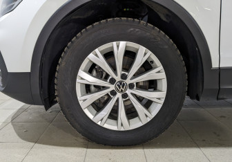 Подержанный автомобиль Volkswagen Tiguan 2021 года (11 фото)