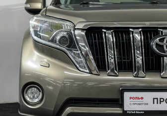 Подержанный автомобиль Toyota Land Cruiser Prado 2015 года (19 фото)