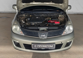 Подержанный автомобиль Nissan Tiida Hatchback 2008 года (9 фото)