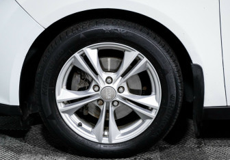 Подержанный автомобиль Ford Focus Sedan 2012 года (7 фото)