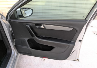 Подержанный автомобиль Volkswagen Passat Sedan 2012 года (23 фото)