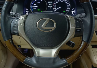 Подержанный автомобиль Lexus ES 2014 года (14 фото)