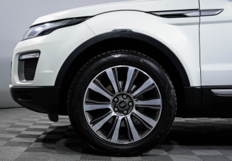 Подержанный автомобиль Land Rover Range Rover Evoque 2017 года (15 фото)