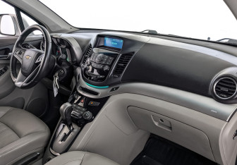 Подержанный автомобиль Chevrolet Orlando 2012 года (13 фото)