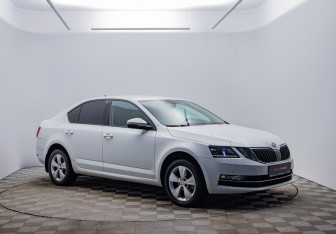 Подержанный автомобиль Skoda Octavia Liftback 2018 года (3 фото)