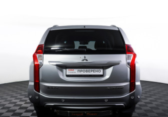 Подержанный автомобиль Mitsubishi Pajero Sport 2017 года (6 фото)