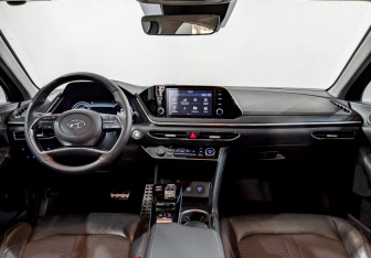 Подержанный автомобиль Hyundai Sonata 2020 года (14 фото)
